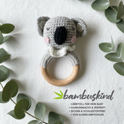 Koala Häkelrassel – Handgemachter Greifling aus Baumwolle & Naturholz